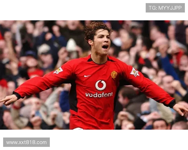 C罗重返曼联传闻不断 转会风波引发球迷热议