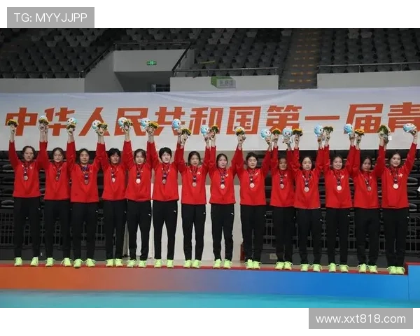 中国女排力克劲敌强势晋级展现团队精神与永不言弃的体育风采