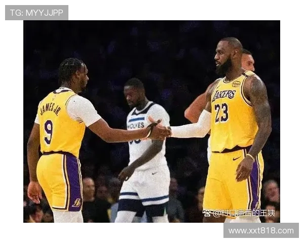 新赛季NBA揭幕战精彩纷呈 詹姆斯带领湖人力克勇士迎来开门红