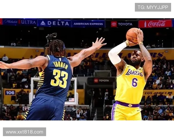 湖人三巨头合体首秀震撼全场詹姆斯携戴维斯与新援默契尽显豪强气势 湖人三巨头合体首秀震撼全场詹姆斯携戴维斯与新援默契尽显豪强气势