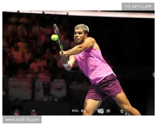 网球新闻：世界排名第一选手在大满贯赛中晋级