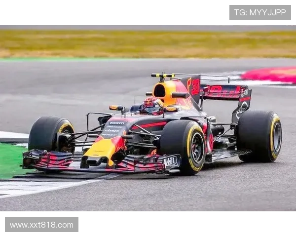 F1赛事最新动态：赛车技术革新与赛道争夺激烈，车手表现引热议