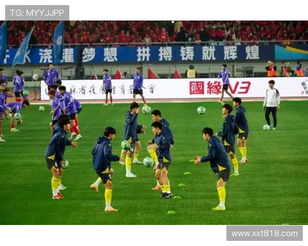 中国足球超级联赛新赛季揭幕战激战正酣 多队新援表现亮眼引发球迷热议